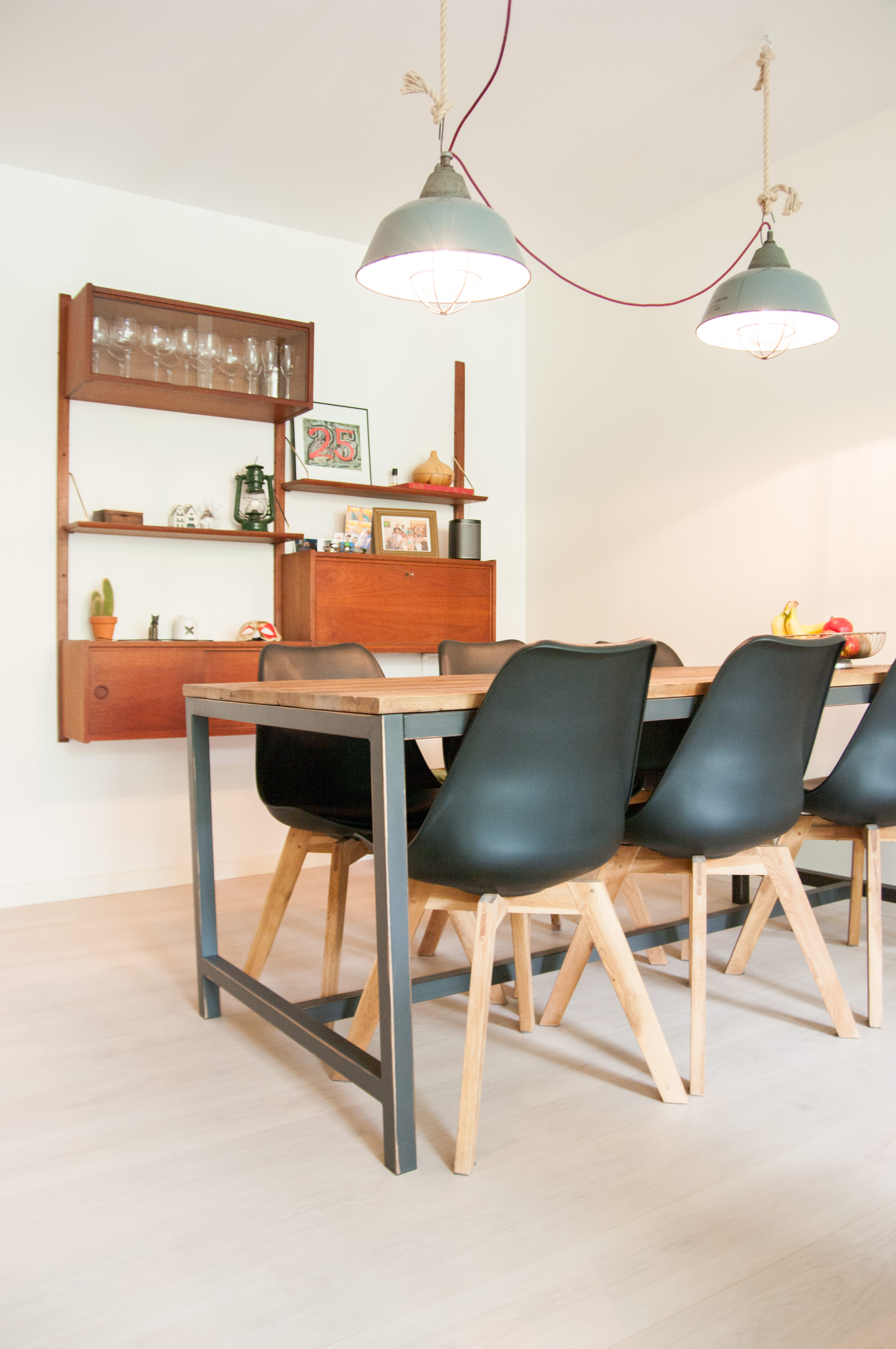 House Tour A MidCenturyInspired Amsterdam Apartment Apartment Therapy